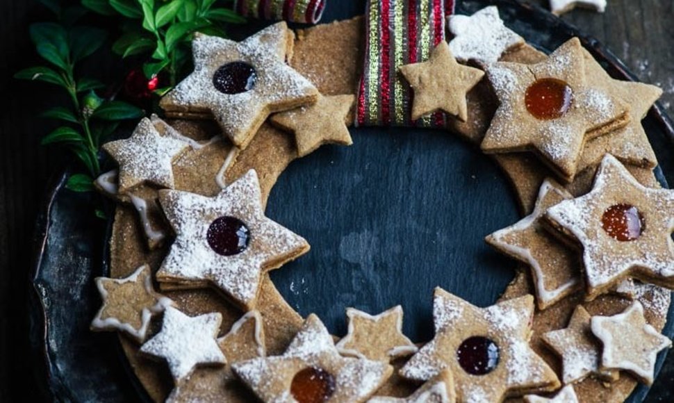 Kalėdinis Linzer sausainių vainikas