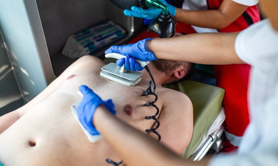 Paciento gaivinimas defibriliatoriumi