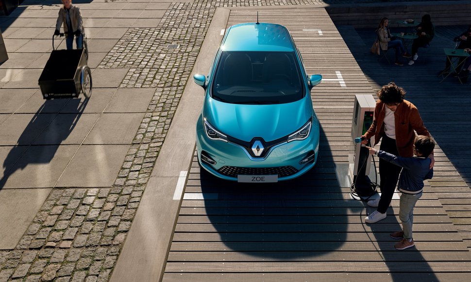 Elektromobilių ABC: ką verta žinoti apie įkrovimą ir mažąjį Renault ZOE
