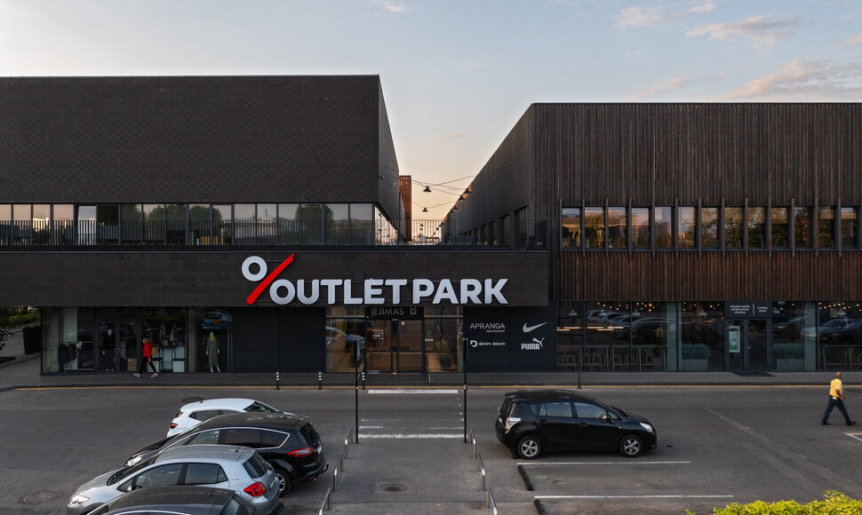 „Outlet Park“ įsikūręs „Knygos.lt“ knygynas verčia naują puslapį: skaitytojus pasitinka maloniais pokyčiais