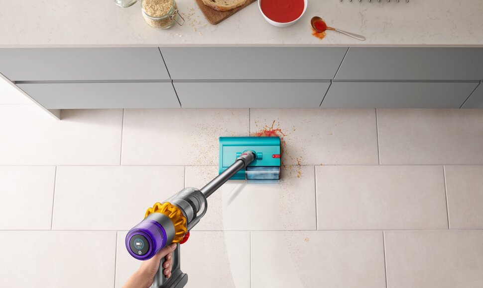 „Dyson“ naudojami skaitmeniniai varikliai, kuriuos mikroniniu tikslumu renka robotai, gamybos procese užtikrinamas mažesnis atliekų kiekis ir energijos sąnaudos.