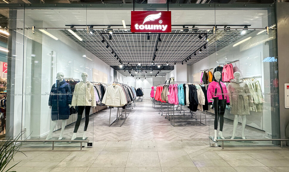 &bdquo;Outlet Park&ldquo; kviečia įsisupti į naujas striukes: tik ką atidarytoje &bdquo;Towmy&ldquo; parduotuvėje &ndash; italų dizaino gaminiai