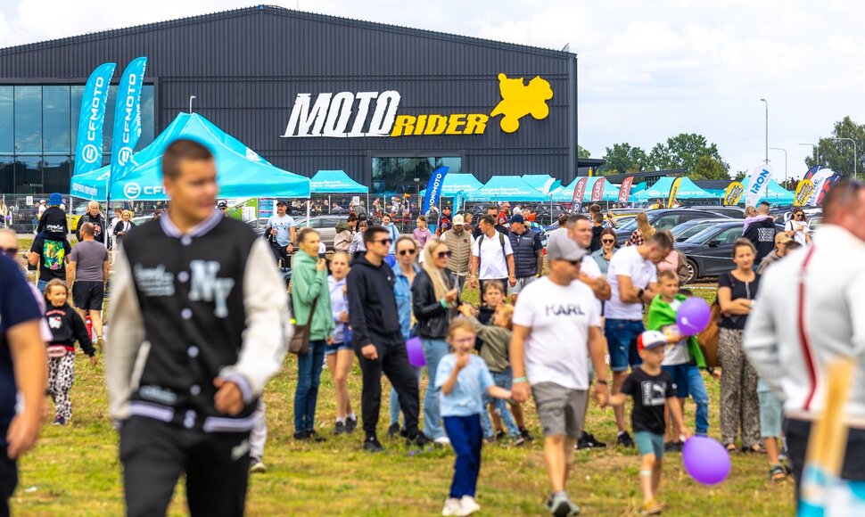 Purvo varžybos, koncertai ir motociklų kolona: „CFMOTO Day Lithuania“ subūrė per 3 tūkstančius žmonių