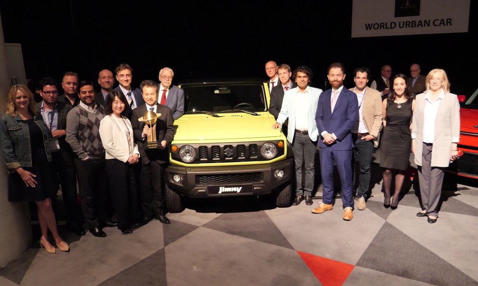 „World Car Awards“ apdovanojimų Niujorke akimirka. Centre –  visureigis „Jimny“