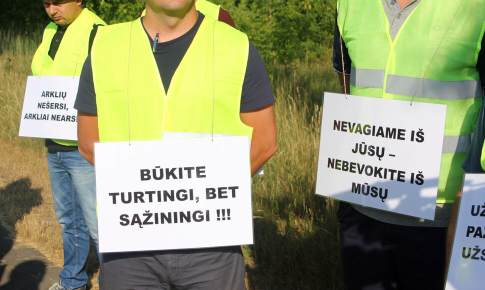 Jonavoje piketavo bendrovės "Achema" darbuotojai