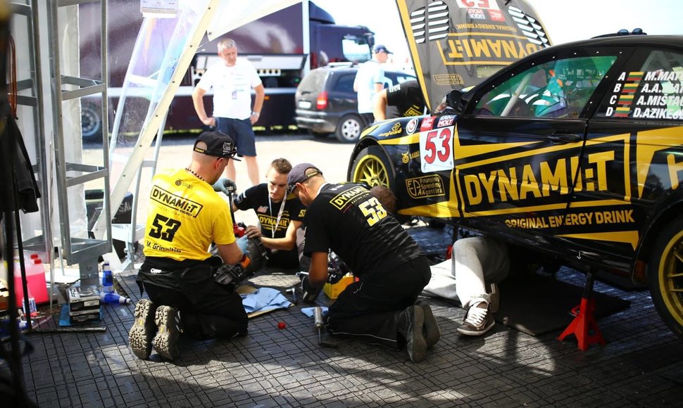 „Dynami:t Energy“ komandos automobiliui prireikė remonto lenktynėms dar neprasidėjus