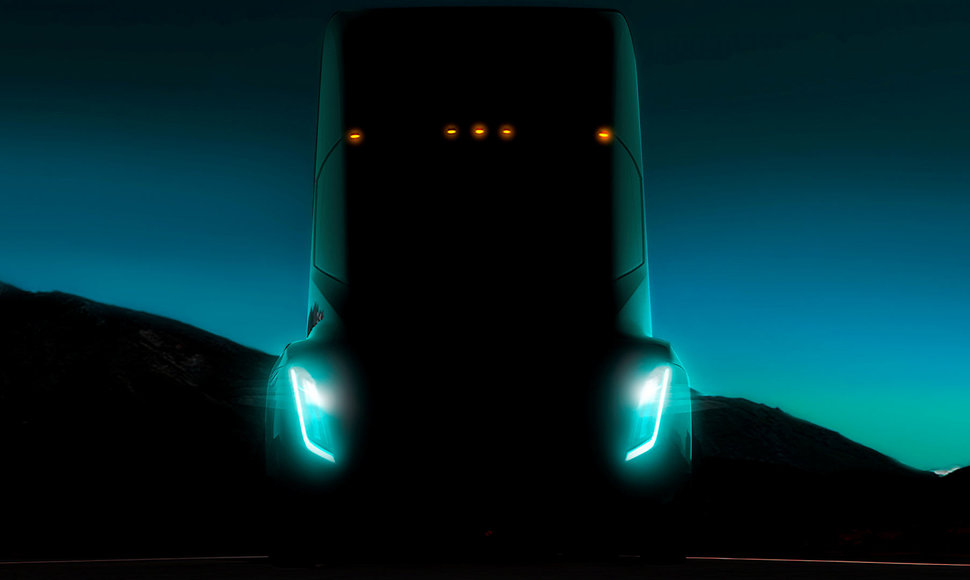 Los Andžele pristatytas naujasis „Tesla“ elektrinis vilkikas – „Tesla Semi“