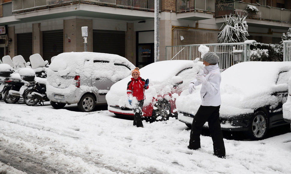 Roma paskendo sniege
