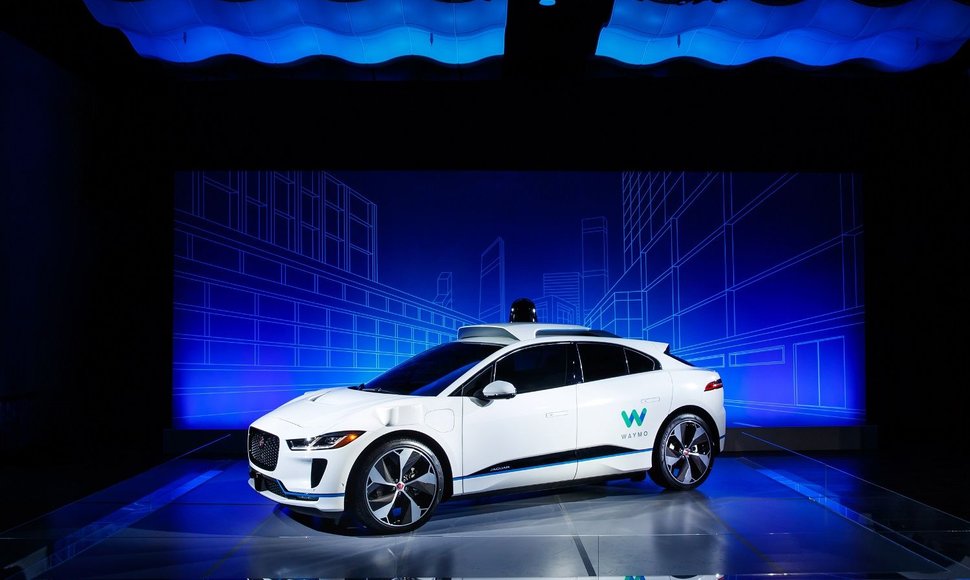 „Jaguar Land Rover“ susivienijo su „Waymo“ – kurs autonominį elektromobilįĮ