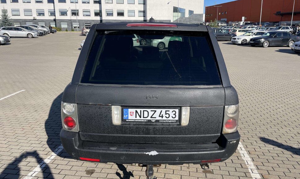 Parduodamas serialo &bdquo;Rimti reikalai&ldquo; veikėjo &Scaron;ramo automobilis &ndash; &bdquo;Land Rover Range Rover&ldquo; visureigis