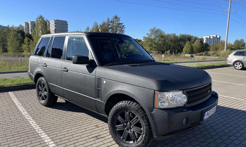 Parduodamas serialo &bdquo;Rimti reikalai&ldquo; veikėjo &Scaron;ramo automobilis &ndash; &bdquo;Land Rover Range Rover&ldquo; visureigis