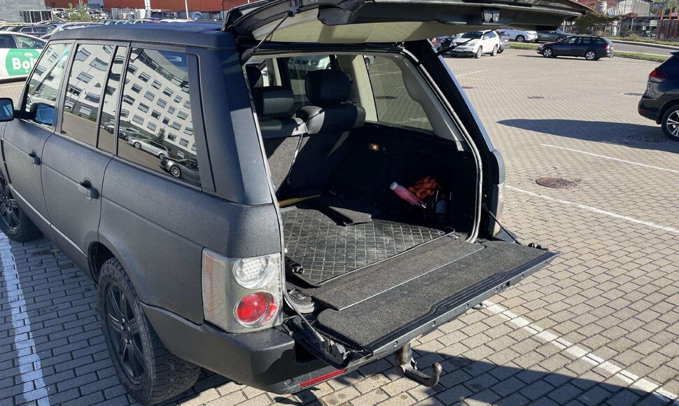 Parduodamas serialo &bdquo;Rimti reikalai&ldquo; veikėjo &Scaron;ramo automobilis &ndash; &bdquo;Land Rover Range Rover&ldquo; visureigis