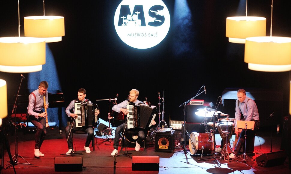 AGATA &bdquo;Muzikos salės&rdquo; de&scaron;imtmečio archyvinis kadras