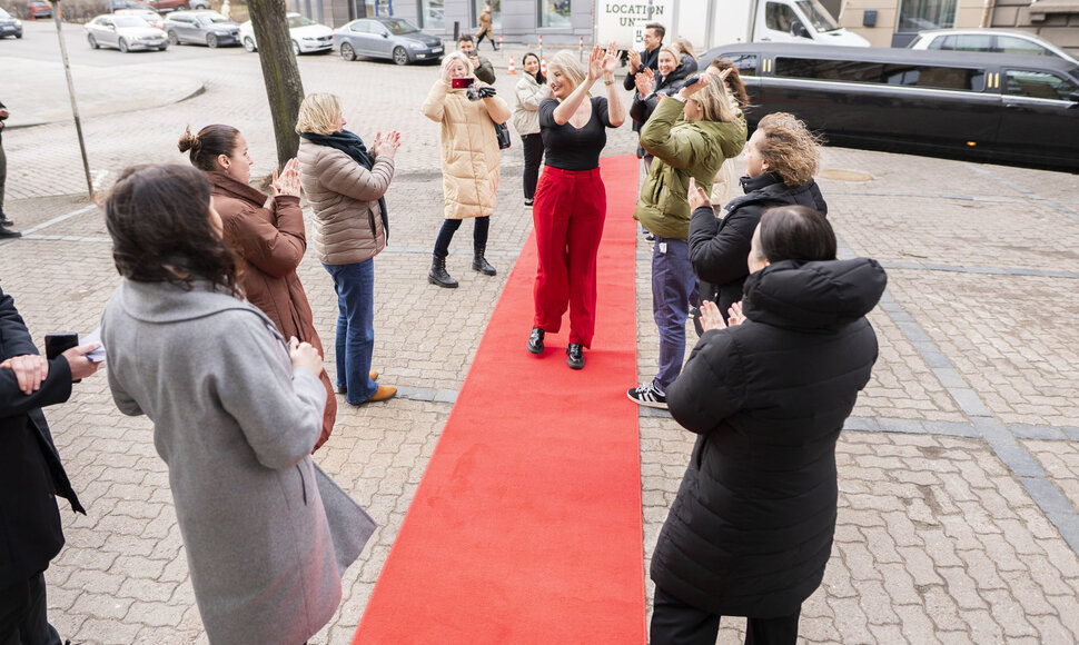 M-1 radijo stotyje 20 metų dirbanti Skaiva Jasevičiūtė sulaukė kolegų staigmenos
