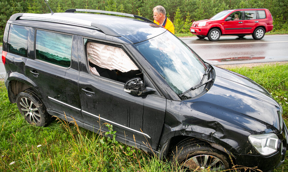 Čekoniškių kaime vertėsi „Škoda“
