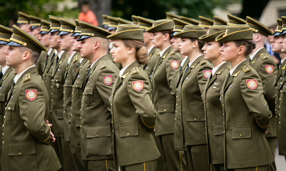 Iškilminga pirmojo karininko laipsnio suteikimo ceremonija Generolo J. Žemaičio Lietuvos karo akademijos absolventams