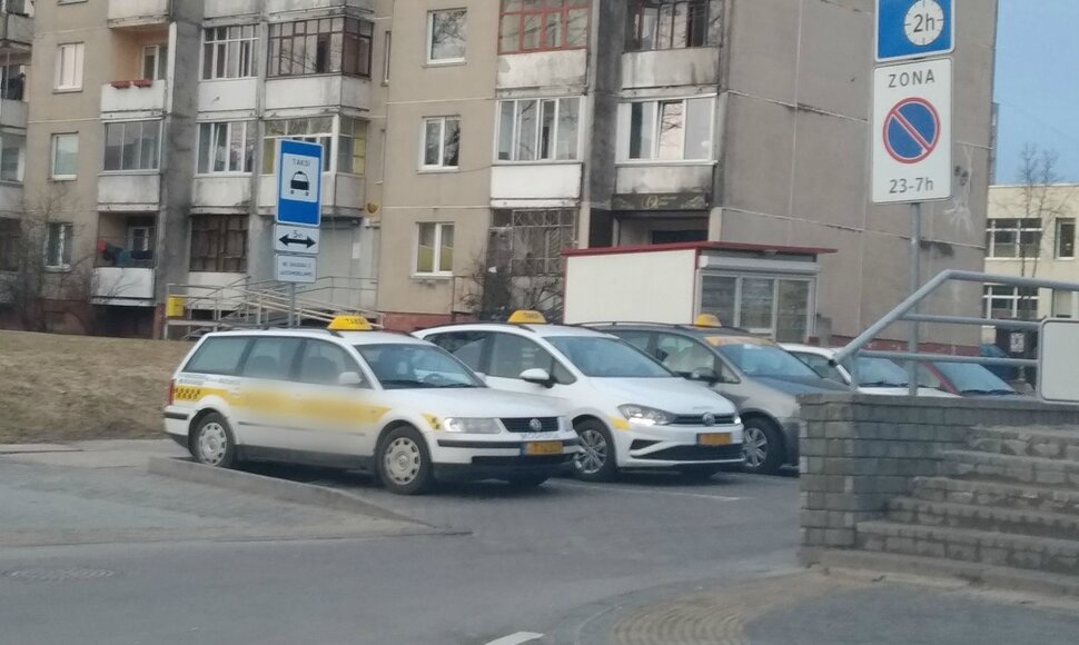 Taksi automobilis Jonavoje