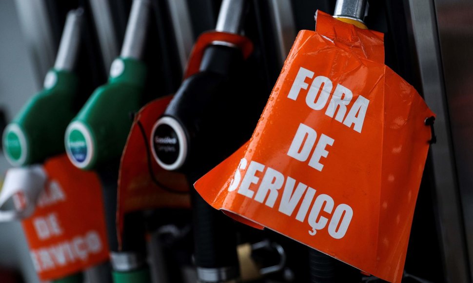 Portugalijoje baigėsi tris dienas trukęs benzinvežių vairuotojų streikas