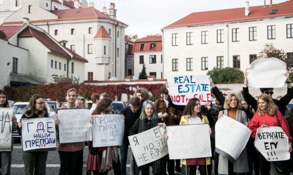 EHU studentai protestuoja dėl vis didėjančio neskaidrumo švietimo įstaigoje