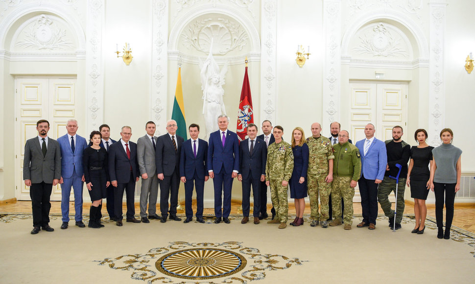 Gitanas Nausėda susitiko su Lietuvoje gydomais ukrainiečių kariais ir Dniepropetrovsko srities delegacija