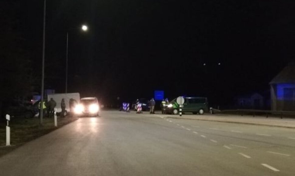 Lietuva uždarė sieną užsieniečiams – per pirmą valandą sugrąžinti latvis ir estas