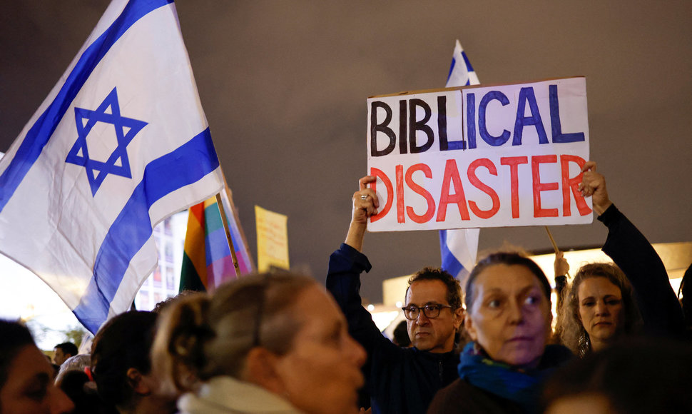 Izraeliečiai protestuoja prieš naująją premjero B.Netanyahu vyriausybę