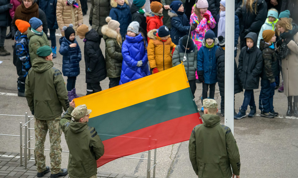 Vertybes siūlo ugdyti per patirtį: istorines datas galima iškalti, bet pilietiškumą reikia išjausti