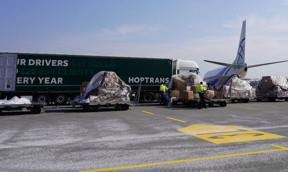Hoptrans delivers the supply of equipment for medics fighting COVID-19 in Kaunas. Hopotrans photo