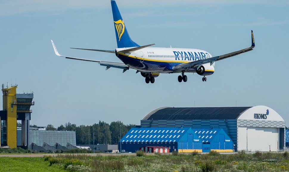 Aircraft landing in Kaunas