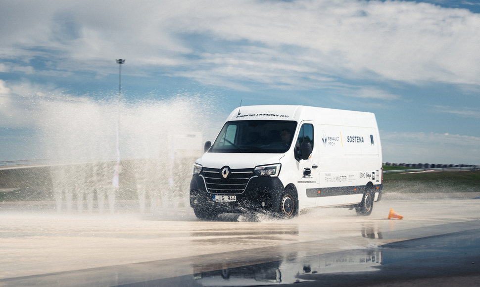 „Lietuvos komercinio automobilio 2020“ apdovanojimų ceremonijoje „Renault Master“ pripažintas metų furgonu