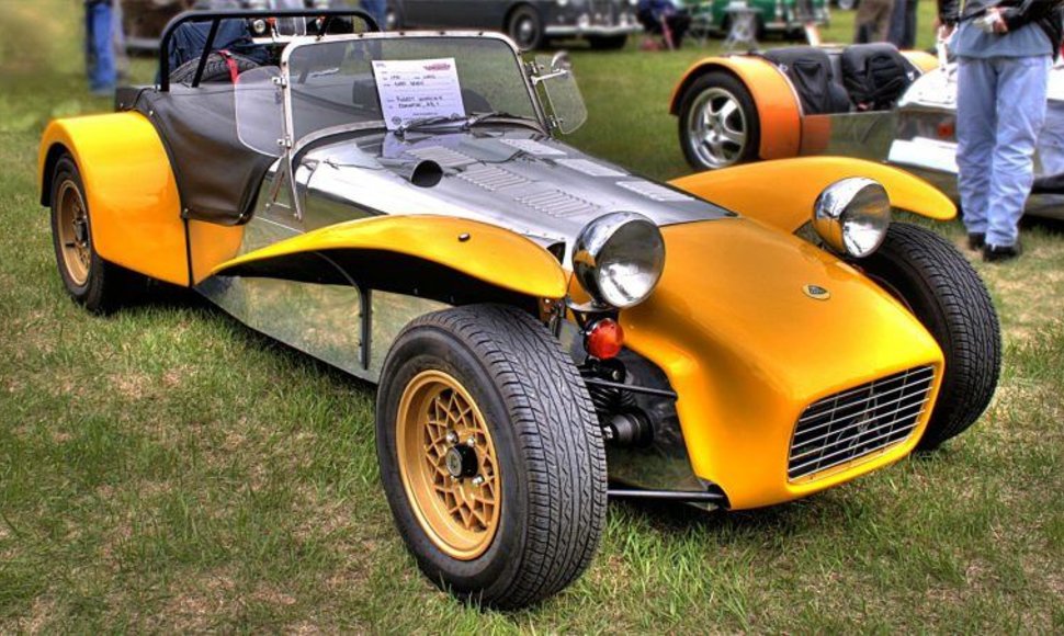 1970-ųjų Lotus Super 7 – tokio dizaino automobilius Caterham gamina iki šiol.
