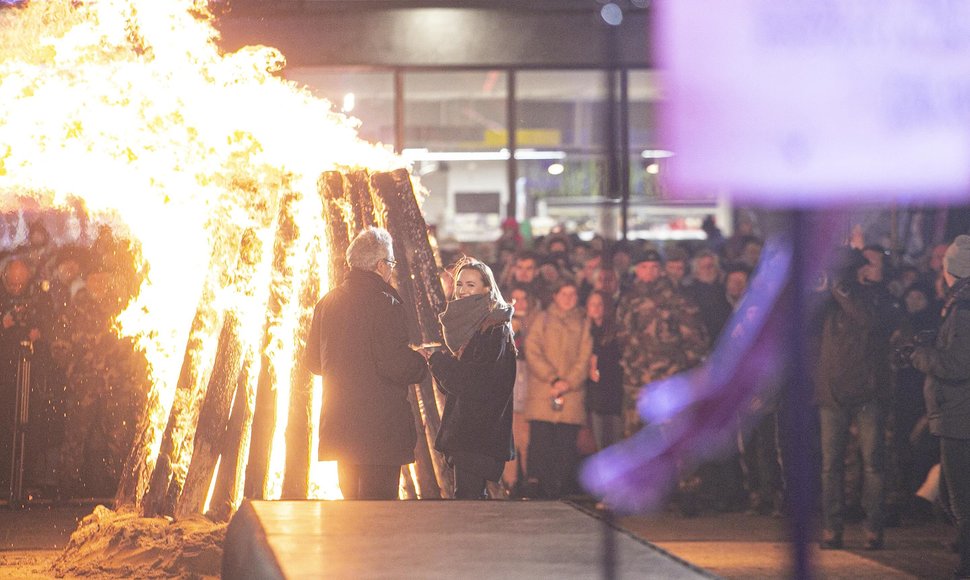 Atminimo laužų uždegimo  akimirka