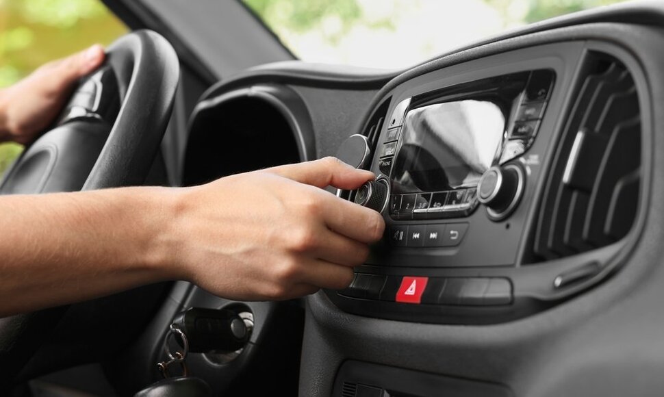 Radijas automobilyje