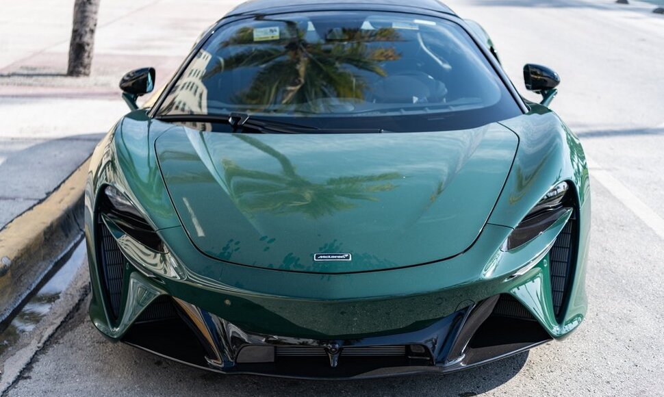 „McLaren Artura“