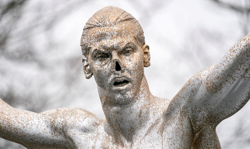 Zlatano Ibrahimovičiaus skulptūrai nupjauta nosis