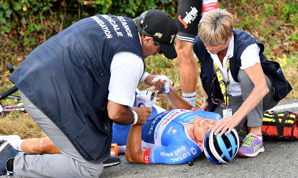 Niki Terpstra po avarijos „Tour de France“ lenktynėse