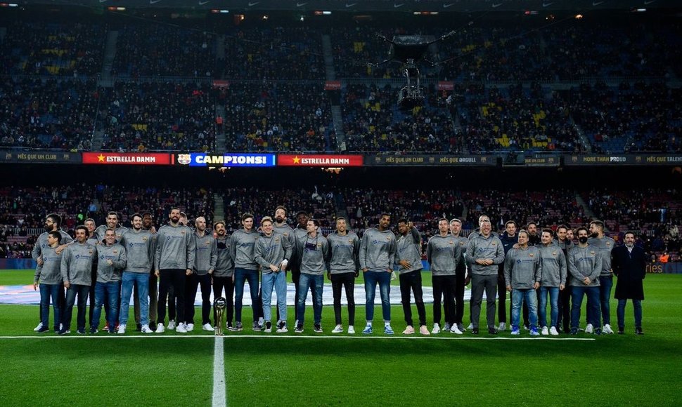 „Barcelona“ krepšininkai pademonstravo Karaliaus taurę „Camp Nou“ stadione