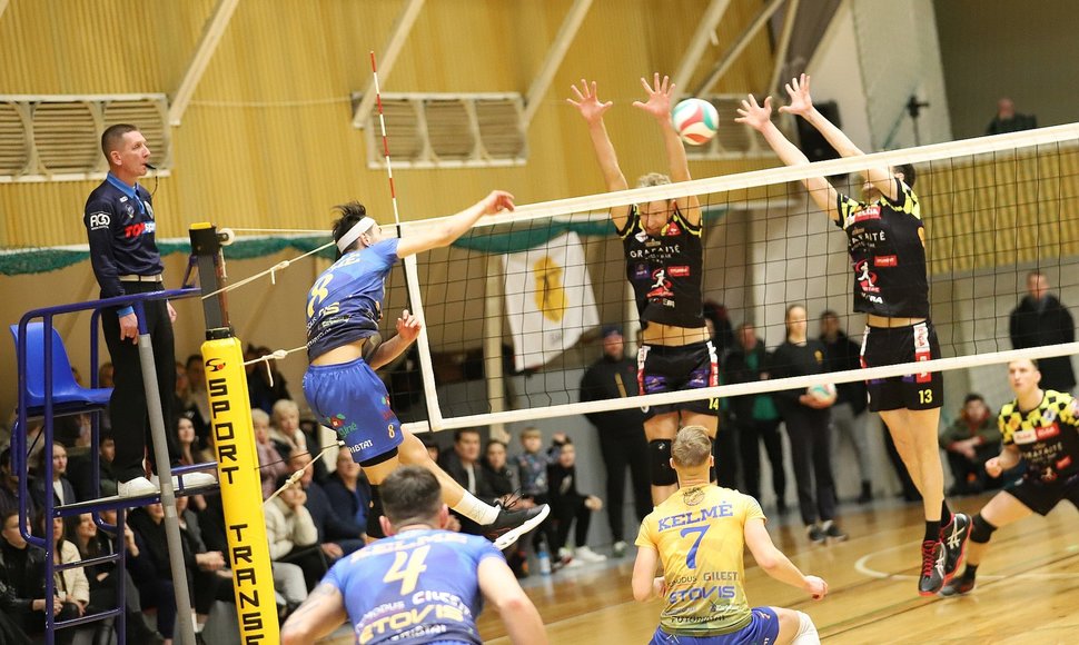 Stipriausios Lietuvos tinklinio komandos stoja į kovą dėl vietos finale