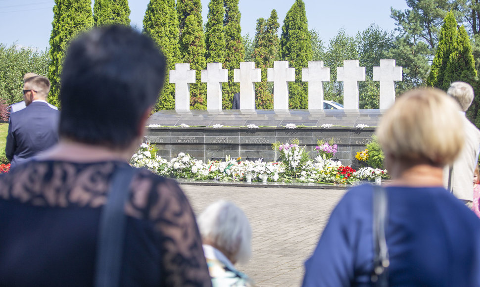 Medininkų tragedijos 30-ųjų metinių minėjimas prie Medininkų aukų memorialo
