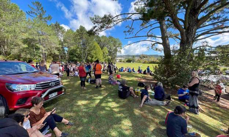 Laukiant žemės drebėjimų Naujojoje Zelandijoje žmonės renkasi aukštose vietose 
