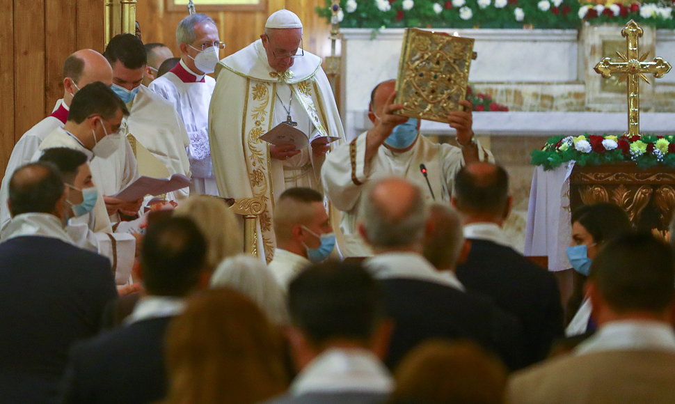 Popiežius Pranciškus Bagdade laikė pirmąsias viešas mišias vizito Irake metu