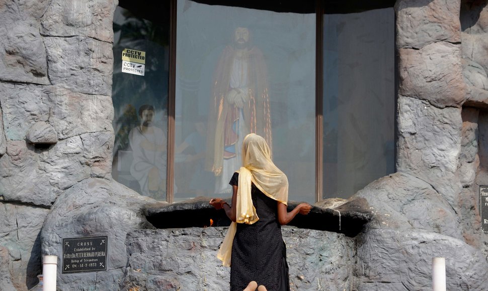 Katalikė Indijoje meldžiasi Didįjį penktadienį