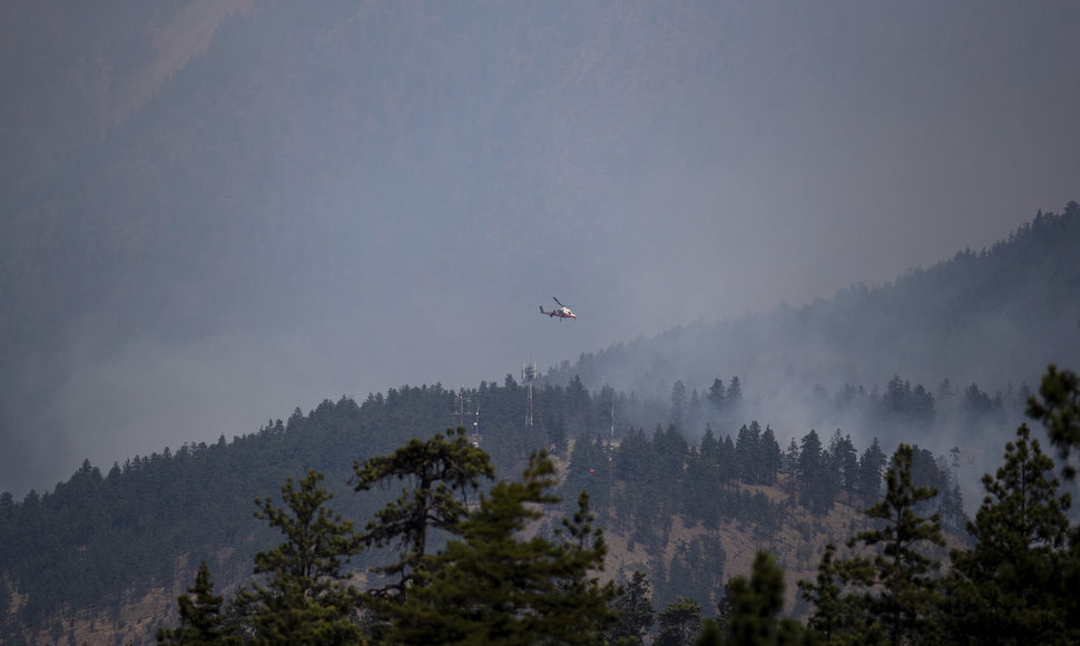 Sraigtasparnis gesina gaisrą Kanadoje
