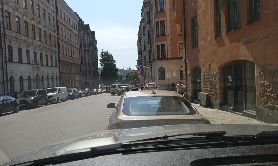 Lietuvos ambasadoje išdaužtas langas