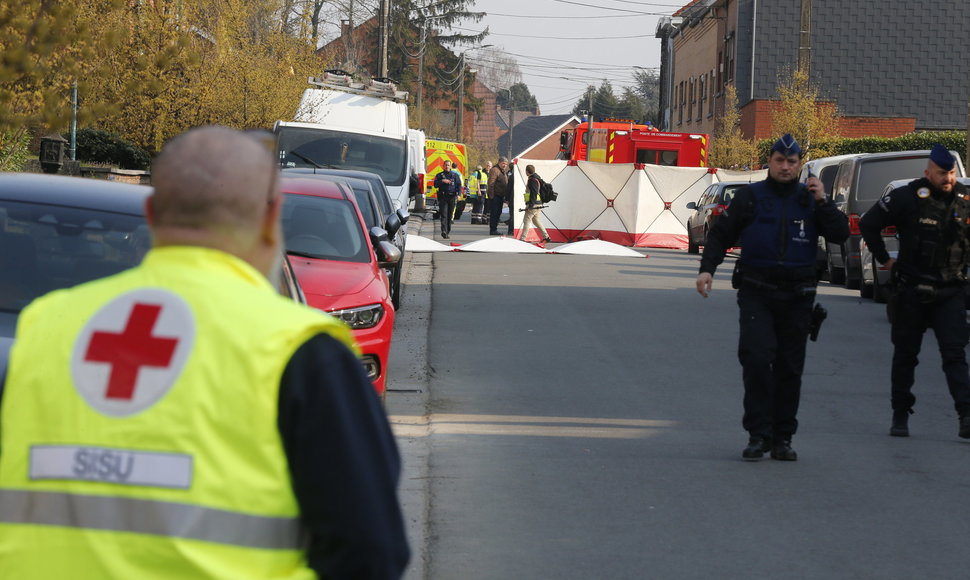 Belgijoje automobiliui įvažiavus į karnavalo dalyvių minią, žuvo keli žmonės