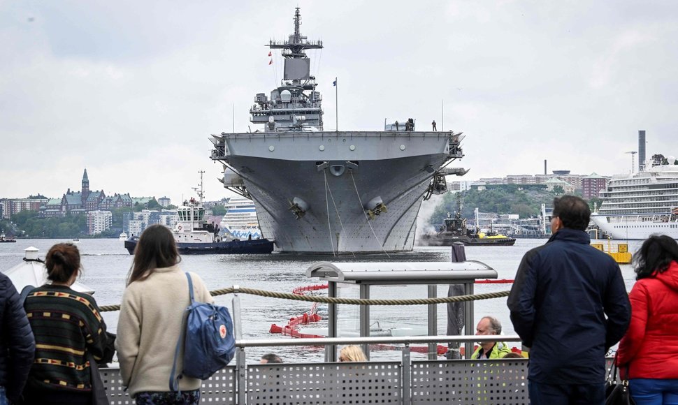 JAV laivas „USS Kearsarge“ atvyko į Stokholmą prieš pratybas