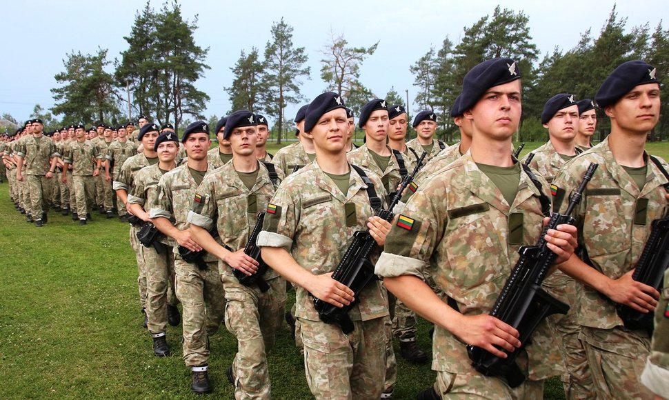 Lietuvos kariuomenės rezervą papildę kariai