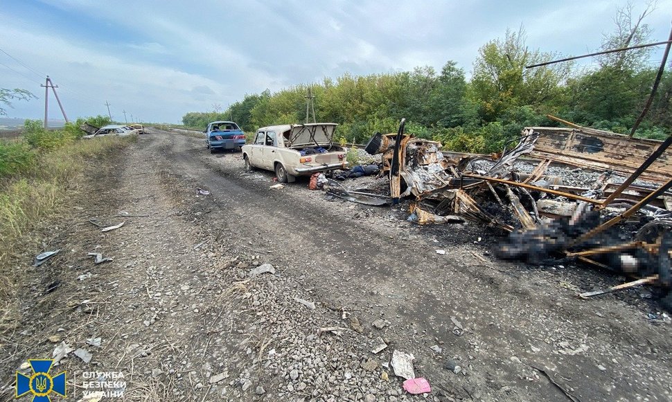 Rusai smogė civilių automobilių kolonai Charkivo srityje