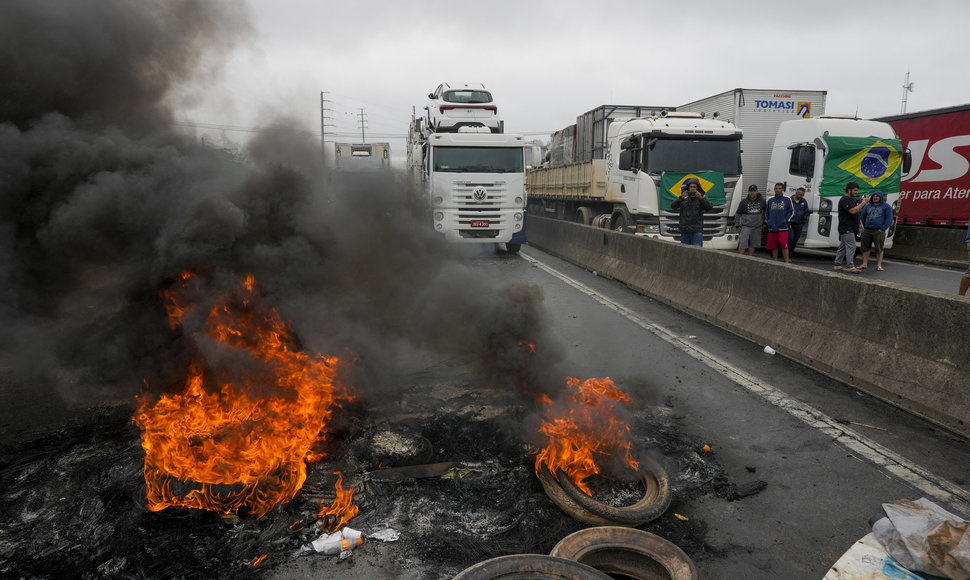 Protestuotojai blokuoja kelius Brazilijoje