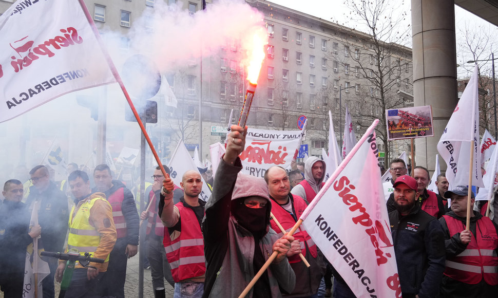 Lenkijos anglių kasėjai protestuoja prieš ES metano kiekio mažinimo taisykles